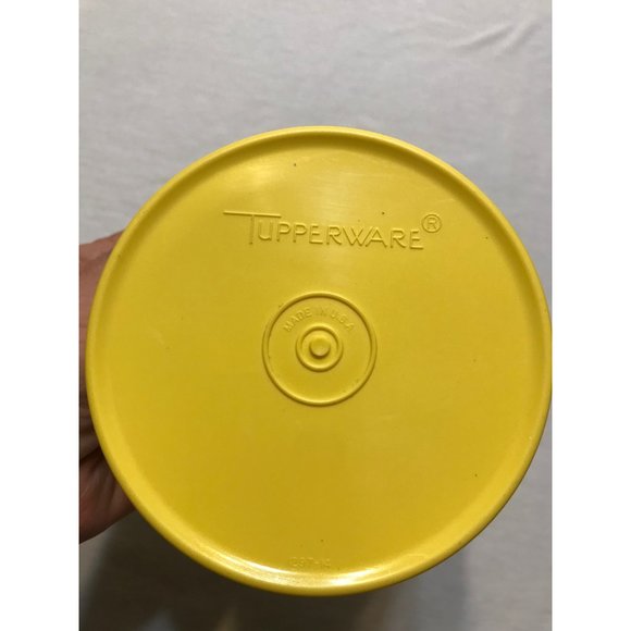 Vintage 1980’s 2 pc. Yellow Tupperware - Picture 7 of 8